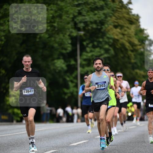 29.06.2025 - hella hamburg halbmarathon Dr. Thomas Lammeyer http://msf.ph/oto/8177948 29.06.2025 09:46:52 Kennedybrücke 2075, 2180, 2203, 2483, 6090, 8318, 8376, 9804, 10351 meine-sportfotos.de
