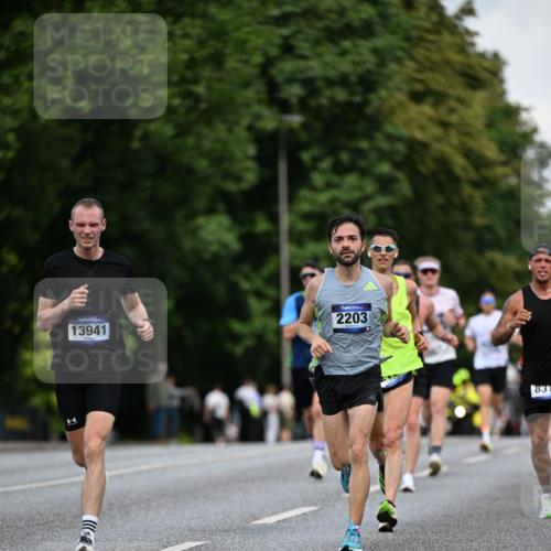 29.06.2025 - hella hamburg halbmarathon Dr. Thomas Lammeyer http://msf.ph/oto/8177954 29.06.2025 09:46:52 Kennedybrücke 2075, 2180, 2203, 2483, 6090, 8318, 8376, 9804, 10351 meine-sportfotos.de