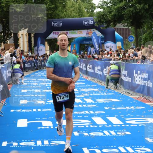 29.06.2025 - hella hamburg halbmarathon Zöllner http://msf.ph/oto/8177956 29.06.2025 10:28:37 Ziel 10222, 17213, 17374 meine-sportfotos.de