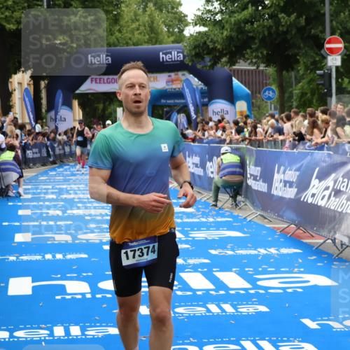 29.06.2025 - hella hamburg halbmarathon Zöllner http://msf.ph/oto/8177980 29.06.2025 10:28:37 Ziel 10222, 17213, 17374 meine-sportfotos.de