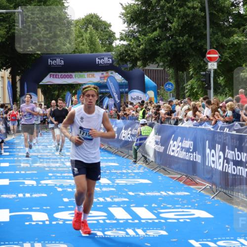 29.06.2025 - hella hamburg halbmarathon Zöllner http://msf.ph/oto/8178023 29.06.2025 10:38:43 Ziel 4148, 5248, 6684, 8450, 9403, 11281, 11282, 11379, 12772, 17154, 18188, 19004 meine-sportfotos.de