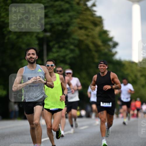 29.06.2025 - hella hamburg halbmarathon Dr. Thomas Lammeyer http://msf.ph/oto/8178029 29.06.2025 09:46:53 Kennedybrücke 2075, 2180, 2203, 2483, 3379, 6090, 8318, 8376, 9804, 10351 meine-sportfotos.de