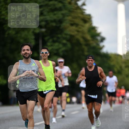 29.06.2025 - hella hamburg halbmarathon Dr. Thomas Lammeyer http://msf.ph/oto/8178040 29.06.2025 09:46:53 Kennedybrücke 2075, 2180, 2203, 2483, 3379, 6090, 8318, 8376, 9804, 10351 meine-sportfotos.de