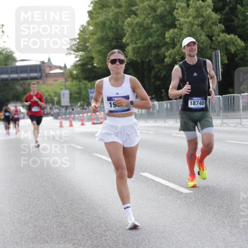 29.06.2025 - hella hamburg halbmarathon Jannik Wohlers http://msf.ph/oto/8178042 29.06.2025 09:42:23 Lombardsbrücke 5612, 7331, 7855, 9269, 10468, 11078, 11228, 12360, 13346, 13872, 13913, 14753, 14836, 16615, 17614, 18740, 19041, 19042, 19050, 19076, 19078 meine-sportfotos.de
