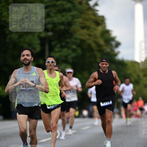 29.06.2025 - hella hamburg halbmarathon Dr. Thomas Lammeyer http://msf.ph/oto/8178053 29.06.2025 09:46:53 Kennedybrücke 2075, 2180, 2203, 2483, 3379, 6090, 8318, 8376, 9804, 10351 meine-sportfotos.de