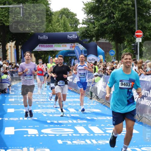 29.06.2025 - hella hamburg halbmarathon Zöllner http://msf.ph/oto/8178084 29.06.2025 10:38:46 Ziel 2296, 2719, 4148, 5248, 6684, 8450, 9264, 9403, 10218, 11055, 11281, 11282, 12772, 13800, 15372, 18188, 19004 meine-sportfotos.de