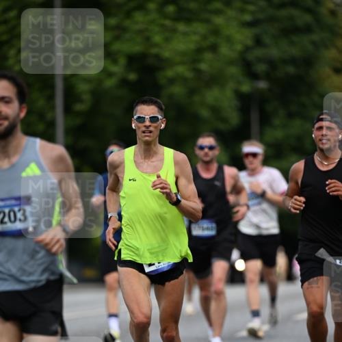 29.06.2025 - hella hamburg halbmarathon Dr. Thomas Lammeyer http://msf.ph/oto/8178178 29.06.2025 09:46:55 Kennedybrücke 2075, 2180, 2203, 2483, 3189, 3379, 6090, 8318, 8376, 9804, 10351 meine-sportfotos.de