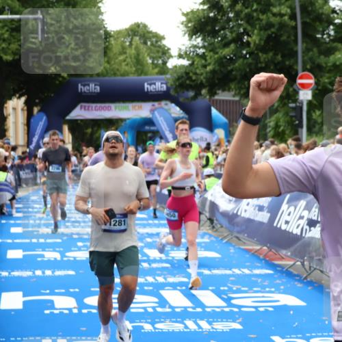 29.06.2025 - hella hamburg halbmarathon Zöllner http://msf.ph/oto/8178210 29.06.2025 10:38:50 Ziel 2296, 2719, 6684, 8450, 9264, 9540, 10218, 11055, 11281, 11282, 13755, 13800, 14093, 15372, 19004 meine-sportfotos.de