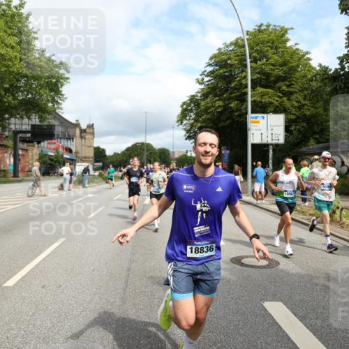 29.06.2025 - hella hamburg halbmarathon Yannick Fuchs http://msf.ph/oto/8178229 29.06.2025 10:42:26 20KM 1086, 1320, 1914, 2213, 2340, 2442, 3747, 4324, 4601, 5024, 5362, 5528, 5915, 6081, 6377, 6836, 7367, 8216, 8916, 8927, 9262, 9482, 9538, 9638, 11211, 11961, 12549, 12747, 13007, 13570, 13614, 13948, 14383, 14797, 14814, 15309, 15573, 15590, 15629, 15735, 15808, 16094, 16149, 16205, 16269, 16414, 16766, 18206, 18476, 18790, 18836, 18923, 18963, 19198 meine-sportfotos.de