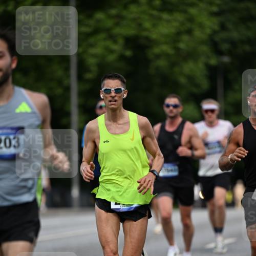 29.06.2025 - hella hamburg halbmarathon Dr. Thomas Lammeyer http://msf.ph/oto/8178237 29.06.2025 09:46:55 Kennedybrücke 2075, 2180, 2203, 2483, 3189, 3379, 6090, 8318, 8376, 9804, 10351 meine-sportfotos.de