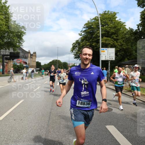 29.06.2025 - hella hamburg halbmarathon Yannick Fuchs http://msf.ph/oto/8178244 29.06.2025 10:42:26 20KM 1086, 1320, 1914, 2213, 2340, 2442, 3747, 4324, 4601, 5024, 5362, 5528, 5915, 6081, 6377, 6836, 7367, 8216, 8916, 8927, 9262, 9482, 9538, 9638, 11211, 11961, 12549, 12747, 13007, 13570, 13614, 13948, 14383, 14797, 14814, 15309, 15573, 15590, 15629, 15735, 15808, 16094, 16149, 16205, 16269, 16414, 16766, 18206, 18476, 18790, 18836, 18923, 18963, 19198 meine-sportfotos.de
