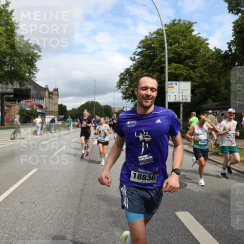 29.06.2025 - hella hamburg halbmarathon Yannick Fuchs http://msf.ph/oto/8178249 29.06.2025 10:42:27 20KM 1086, 1320, 1884, 1914, 2213, 2340, 2442, 3213, 3747, 4324, 4601, 5024, 5362, 5528, 5915, 6081, 6377, 6836, 7367, 8216, 8916, 8927, 9262, 9482, 9538, 9638, 11211, 11467, 11961, 12549, 12747, 13007, 13570, 13614, 13948, 14383, 14797, 14814, 15309, 15573, 15590, 15629, 15735, 15808, 16094, 16149, 16205, 16269, 16414, 16766, 17007, 18206, 18476, 18790, 18836, 18923, 18963, 19198 meine-sportfotos.de