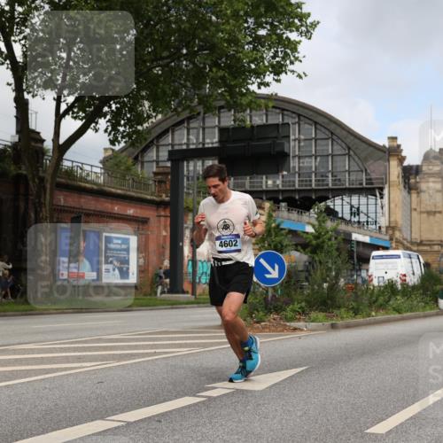 29.06.2025 - hella hamburg halbmarathon Yannick Fuchs http://msf.ph/oto/8178258 29.06.2025 10:28:17 20KM 1053, 1910, 1959, 2746, 2836, 4246, 4602, 5193, 6473, 7723, 8956, 14167, 14289, 14466, 14784, 14975, 15268, 15326, 15887, 16755, 16881, 16931, 17175, 17802, 18455, 18687, 18731, 18854 meine-sportfotos.de