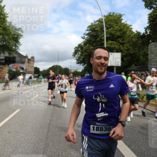 29.06.2025 - hella hamburg halbmarathon Yannick Fuchs http://msf.ph/oto/8178271 29.06.2025 10:42:27 20KM 1086, 1320, 1884, 1914, 2213, 2340, 2442, 3213, 3747, 4324, 4601, 5024, 5362, 5528, 5915, 6081, 6377, 6836, 7367, 8216, 8916, 8927, 9262, 9482, 9538, 9638, 11211, 11467, 11961, 12549, 12747, 13007, 13570, 13614, 13948, 14383, 14797, 14814, 15309, 15573, 15590, 15629, 15735, 15808, 16094, 16149, 16205, 16269, 16414, 16766, 17007, 18206, 18476, 18790, 18836, 18923, 18963, 19198 meine-sportfotos.de