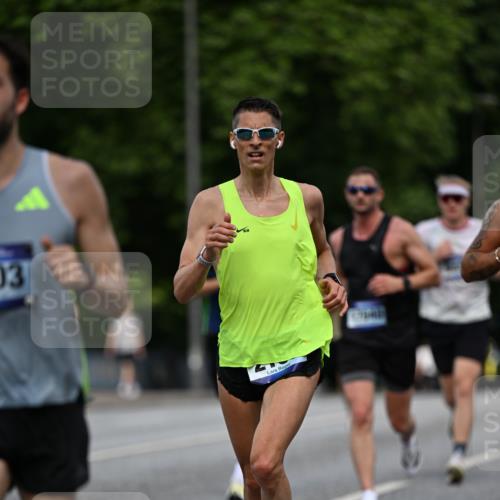 29.06.2025 - hella hamburg halbmarathon Dr. Thomas Lammeyer http://msf.ph/oto/8178272 29.06.2025 09:46:55 Kennedybrücke 2075, 2180, 2203, 2483, 3189, 3379, 6090, 8318, 8376, 9804, 10351 meine-sportfotos.de