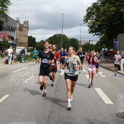 29.06.2025 - hella hamburg halbmarathon Yannick Fuchs http://msf.ph/oto/8178275 29.06.2025 10:42:27 20KM 1086, 1320, 1884, 1914, 2213, 2340, 2442, 3213, 3747, 4324, 4601, 5024, 5362, 5528, 5915, 6081, 6377, 6836, 7367, 8216, 8916, 8927, 9262, 9482, 9538, 9638, 11211, 11467, 11961, 12549, 12747, 13007, 13570, 13614, 13948, 14383, 14797, 14814, 15309, 15573, 15590, 15629, 15735, 15808, 16094, 16149, 16205, 16269, 16414, 16766, 17007, 18206, 18476, 18790, 18836, 18923, 18963, 19198 meine-sportfotos.de