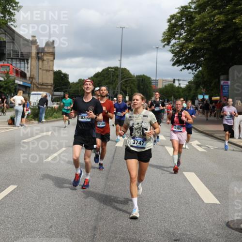 29.06.2025 - hella hamburg halbmarathon Yannick Fuchs http://msf.ph/oto/8178280 29.06.2025 10:42:27 20KM 1086, 1320, 1884, 1914, 2213, 2340, 2442, 3213, 3747, 4324, 4601, 5024, 5362, 5528, 5915, 6081, 6377, 6836, 7367, 8216, 8916, 8927, 9262, 9482, 9538, 9638, 11211, 11467, 11961, 12549, 12747, 13007, 13570, 13614, 13948, 14383, 14797, 14814, 15309, 15573, 15590, 15629, 15735, 15808, 16094, 16149, 16205, 16269, 16414, 16766, 17007, 18206, 18476, 18790, 18836, 18923, 18963, 19198 meine-sportfotos.de