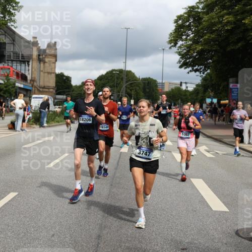 29.06.2025 - hella hamburg halbmarathon Yannick Fuchs http://msf.ph/oto/8178284 29.06.2025 10:42:27 20KM 1086, 1320, 1884, 1914, 2213, 2340, 2442, 3213, 3747, 4324, 4601, 5024, 5362, 5528, 5915, 6081, 6377, 6836, 7367, 8216, 8916, 8927, 9262, 9482, 9538, 9638, 11211, 11467, 11961, 12549, 12747, 13007, 13570, 13614, 13948, 14383, 14797, 14814, 15309, 15573, 15590, 15629, 15735, 15808, 16094, 16149, 16205, 16269, 16414, 16766, 17007, 18206, 18476, 18790, 18836, 18923, 18963, 19198 meine-sportfotos.de