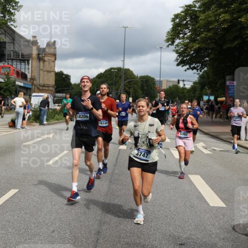 29.06.2025 - hella hamburg halbmarathon Yannick Fuchs http://msf.ph/oto/8178291 29.06.2025 10:42:27 20KM 1086, 1320, 1884, 1914, 2213, 2340, 2442, 3213, 3747, 4324, 4601, 5024, 5362, 5528, 5915, 6081, 6377, 6836, 7367, 8216, 8916, 8927, 9262, 9482, 9538, 9638, 11211, 11467, 11961, 12549, 12747, 13007, 13570, 13614, 13948, 14383, 14797, 14814, 15309, 15573, 15590, 15629, 15735, 15808, 16094, 16149, 16205, 16269, 16414, 16766, 17007, 18206, 18476, 18790, 18836, 18923, 18963, 19198 meine-sportfotos.de