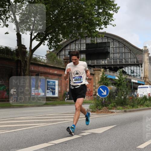 29.06.2025 - hella hamburg halbmarathon Yannick Fuchs http://msf.ph/oto/8178293 29.06.2025 10:28:17 20KM 1053, 1910, 1959, 2746, 2836, 4246, 4602, 5193, 6473, 7723, 8956, 14167, 14289, 14466, 14784, 14975, 15268, 15326, 15887, 16755, 16881, 16931, 17175, 17802, 18455, 18687, 18731, 18854 meine-sportfotos.de