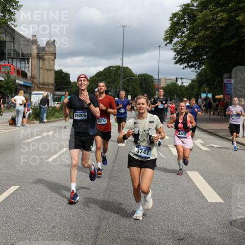 29.06.2025 - hella hamburg halbmarathon Yannick Fuchs http://msf.ph/oto/8178300 29.06.2025 10:42:27 20KM 1086, 1320, 1884, 1914, 2213, 2340, 2442, 3213, 3747, 4324, 4601, 5024, 5362, 5528, 5915, 6081, 6377, 6836, 7367, 8216, 8916, 8927, 9262, 9482, 9538, 9638, 11211, 11467, 11961, 12549, 12747, 13007, 13570, 13614, 13948, 14383, 14797, 14814, 15309, 15573, 15590, 15629, 15735, 15808, 16094, 16149, 16205, 16269, 16414, 16766, 17007, 18206, 18476, 18790, 18836, 18923, 18963, 19198 meine-sportfotos.de