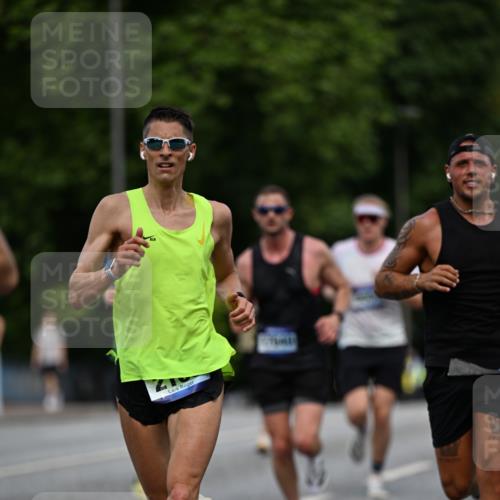 29.06.2025 - hella hamburg halbmarathon Dr. Thomas Lammeyer http://msf.ph/oto/8178307 29.06.2025 09:46:55 Kennedybrücke 2075, 2180, 2203, 2483, 3189, 3379, 6090, 8318, 8376, 9804, 10351 meine-sportfotos.de