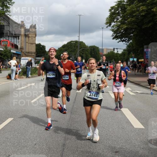 29.06.2025 - hella hamburg halbmarathon Yannick Fuchs http://msf.ph/oto/8178308 29.06.2025 10:42:27 20KM 1086, 1320, 1884, 1914, 2213, 2340, 2442, 3213, 3747, 4324, 4601, 5024, 5362, 5528, 5915, 6081, 6377, 6836, 7367, 8216, 8916, 8927, 9262, 9482, 9538, 9638, 11211, 11467, 11961, 12549, 12747, 13007, 13570, 13614, 13948, 14383, 14797, 14814, 15309, 15573, 15590, 15629, 15735, 15808, 16094, 16149, 16205, 16269, 16414, 16766, 17007, 18206, 18476, 18790, 18836, 18923, 18963, 19198 meine-sportfotos.de