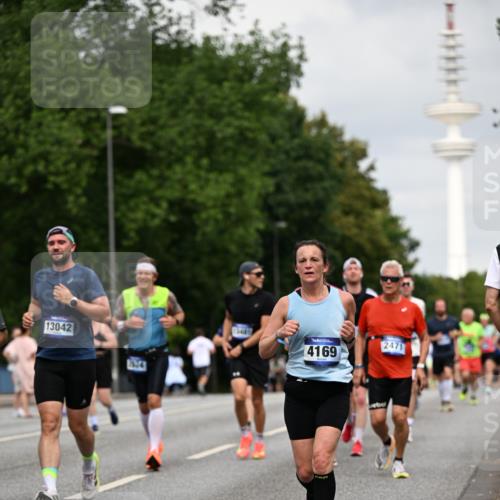 29.06.2025 - hella hamburg halbmarathon Dr. Thomas Lammeyer http://msf.ph/oto/8178320 29.06.2025 10:10:16 Kennedybrücke 1229, 1830, 1842, 2471, 2624, 3062, 4169, 4542, 5431, 6014, 7741, 8049, 8290, 8744, 8894, 8909, 9477, 9917, 10214, 10781 meine-sportfotos.de