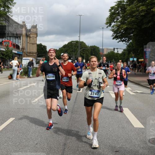29.06.2025 - hella hamburg halbmarathon Yannick Fuchs http://msf.ph/oto/8178322 29.06.2025 10:42:27 20KM 1086, 1320, 1884, 1914, 2213, 2340, 2442, 3213, 3747, 4324, 4601, 5024, 5362, 5528, 5915, 6081, 6377, 6836, 7367, 8216, 8916, 8927, 9262, 9482, 9538, 9638, 11211, 11467, 11961, 12549, 12747, 13007, 13570, 13614, 13948, 14383, 14797, 14814, 15309, 15573, 15590, 15629, 15735, 15808, 16094, 16149, 16205, 16269, 16414, 16766, 17007, 18206, 18476, 18790, 18836, 18923, 18963, 19198 meine-sportfotos.de