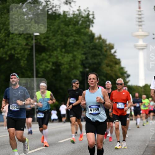 29.06.2025 - hella hamburg halbmarathon Dr. Thomas Lammeyer http://msf.ph/oto/8178352 29.06.2025 10:10:16 Kennedybrücke 1229, 1830, 1842, 2471, 2624, 3062, 4169, 4542, 5431, 6014, 7741, 8049, 8290, 8744, 8894, 8909, 9477, 9917, 10214, 10781 meine-sportfotos.de