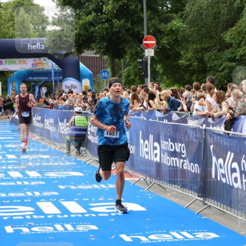 29.06.2025 - hella hamburg halbmarathon Zöllner http://msf.ph/oto/8178361 29.06.2025 10:29:02 Ziel 1827, 10351, 18874, 19142 meine-sportfotos.de