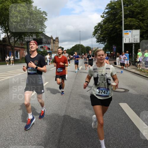 29.06.2025 - hella hamburg halbmarathon Yannick Fuchs http://msf.ph/oto/8178367 29.06.2025 10:42:29 20KM 1086, 1320, 1884, 1914, 2213, 2340, 2442, 3213, 3747, 4324, 4601, 5024, 5362, 5528, 5915, 6081, 6377, 6836, 7367, 8216, 8916, 9262, 9482, 9538, 9638, 10000, 11211, 11467, 11961, 12549, 12747, 13570, 13614, 14383, 14797, 14814, 15309, 15573, 15590, 15629, 15735, 15808, 16094, 16149, 16205, 16269, 16414, 16766, 17007, 18206, 18476, 18790, 18836, 18923, 18963, 19198 meine-sportfotos.de