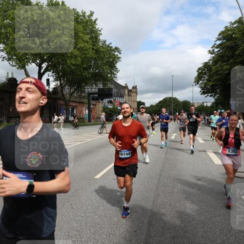 29.06.2025 - hella hamburg halbmarathon Yannick Fuchs http://msf.ph/oto/8178401 29.06.2025 10:42:29 20KM 1086, 1320, 1884, 1914, 2213, 2340, 2442, 3213, 3747, 4324, 4601, 5024, 5362, 5528, 5915, 6081, 6377, 6836, 7367, 8216, 8916, 9262, 9482, 9538, 9638, 10000, 11211, 11467, 11961, 12549, 12747, 13570, 13614, 14383, 14797, 14814, 15309, 15573, 15590, 15629, 15735, 15808, 16094, 16149, 16205, 16269, 16414, 16766, 17007, 18206, 18476, 18790, 18836, 18923, 18963, 19198 meine-sportfotos.de