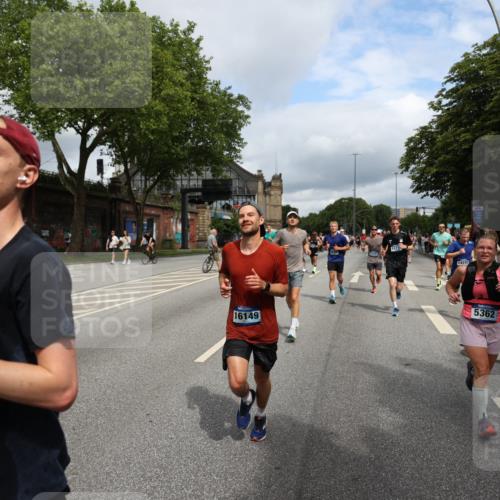 29.06.2025 - hella hamburg halbmarathon Yannick Fuchs http://msf.ph/oto/8178430 29.06.2025 10:42:29 20KM 1086, 1320, 1884, 1914, 2213, 2340, 2442, 3213, 3747, 4324, 4601, 5024, 5362, 5528, 5915, 6081, 6377, 6836, 7367, 8216, 8916, 9262, 9482, 9538, 9638, 10000, 11211, 11467, 11961, 12549, 12747, 13570, 13614, 14383, 14797, 14814, 15309, 15573, 15590, 15629, 15735, 15808, 16094, 16149, 16205, 16269, 16414, 16766, 17007, 18206, 18476, 18790, 18836, 18923, 18963, 19198 meine-sportfotos.de
