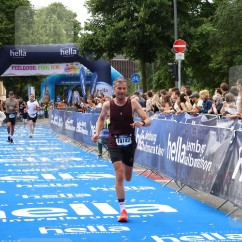 29.06.2025 - hella hamburg halbmarathon Zöllner http://msf.ph/oto/8178451 29.06.2025 10:29:05 Ziel 10351, 16157, 18874, 19142 meine-sportfotos.de
