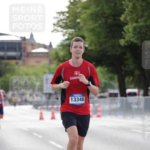 29.06.2025 - hella hamburg halbmarathon Jannik Wohlers http://msf.ph/oto/8178488 29.06.2025 09:42:25 Lombardsbrücke 5612, 7331, 7855, 9269, 10468, 11078, 11228, 12360, 13346, 13872, 13913, 14753, 14836, 17614, 18740, 19041, 19042, 19050, 19076, 19078 meine-sportfotos.de