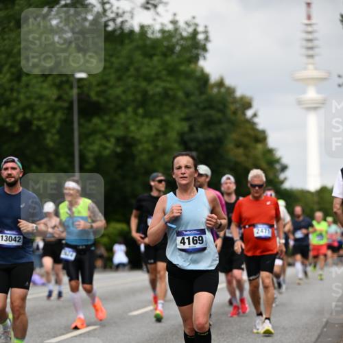 29.06.2025 - hella hamburg halbmarathon Dr. Thomas Lammeyer http://msf.ph/oto/8178509 29.06.2025 10:10:16 Kennedybrücke 1229, 1830, 1842, 2471, 2624, 3062, 4169, 4542, 5431, 6014, 7741, 8049, 8290, 8744, 8894, 8909, 9477, 9917, 10214, 10781 meine-sportfotos.de