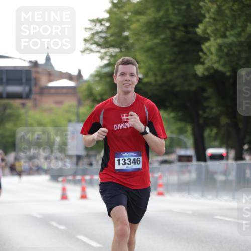 29.06.2025 - hella hamburg halbmarathon Jannik Wohlers http://msf.ph/oto/8178524 29.06.2025 09:42:25 Lombardsbrücke 5612, 7331, 7855, 9269, 10468, 11078, 11228, 12360, 13346, 13872, 13913, 14753, 14836, 17614, 18740, 19041, 19042, 19050, 19076, 19078 meine-sportfotos.de