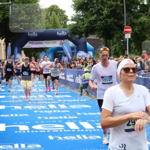 29.06.2025 - hella hamburg halbmarathon Zöllner http://msf.ph/oto/8178629 29.06.2025 10:39:03 Ziel 1164, 1803, 2262, 3136, 4359, 6682, 11447, 13137, 15561, 15873, 18734, 19151 meine-sportfotos.de