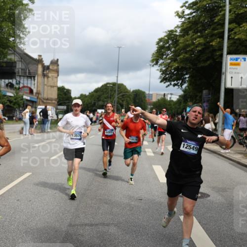 29.06.2025 - hella hamburg halbmarathon Yannick Fuchs http://msf.ph/oto/8178700 29.06.2025 10:42:34 20KM 1086, 1320, 1537, 1884, 1914, 2442, 3213, 3747, 4324, 4711, 5362, 6081, 6377, 6923, 7367, 8216, 8916, 9482, 9538, 9638, 10000, 11211, 11467, 12149, 12549, 12747, 12840, 13570, 13614, 14797, 14814, 14990, 15309, 15573, 15590, 15629, 15735, 15917, 16094, 16149, 16269, 16414, 16766, 17007, 17127, 18206, 18251, 18476, 18790, 18836, 18923, 19198 meine-sportfotos.de