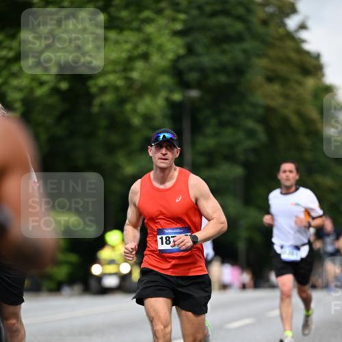 29.06.2025 - hella hamburg halbmarathon Dr. Thomas Lammeyer http://msf.ph/oto/8178723 29.06.2025 09:46:58 Kennedybrücke 1953, 2075, 2180, 2203, 2483, 3189, 3379, 8318, 8376, 9804, 10351 meine-sportfotos.de