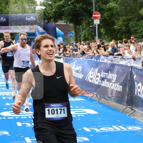 29.06.2025 - hella hamburg halbmarathon Zöllner http://msf.ph/oto/8178750 29.06.2025 10:29:16 Ziel 3043, 8473, 12337, 14395, 19194 meine-sportfotos.de