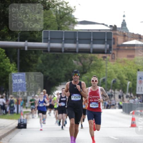 29.06.2025 - hella hamburg halbmarathon Jannik Wohlers http://msf.ph/oto/8178767 29.06.2025 09:42:27 Lombardsbrücke 5612, 7331, 7855, 9269, 11078, 11228, 12360, 12529, 12992, 13346, 13872, 13913, 14753, 14836, 17614, 18740, 19041, 19042, 19050, 19076, 19078 meine-sportfotos.de