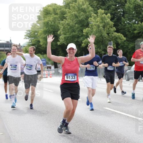 29.06.2025 - hella hamburg halbmarathon Jannik Wohlers http://msf.ph/oto/8178784 29.06.2025 10:22:39 Lombardsbrücke 1853, 3029, 3034, 4190, 4266, 5629, 6578, 6784, 6785, 6849, 7266, 7891, 8687, 8688, 9133, 9877, 9913, 10205, 12025, 12190, 12265, 13560, 14041, 15469, 16416, 16565, 16566, 16618, 16801, 16863, 17657 meine-sportfotos.de
