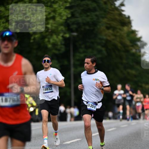 29.06.2025 - hella hamburg halbmarathon Dr. Thomas Lammeyer http://msf.ph/oto/8178816 29.06.2025 09:46:59 Kennedybrücke 1953, 2075, 2180, 2203, 2483, 3189, 3379, 8318, 8376, 9804, 10351 meine-sportfotos.de