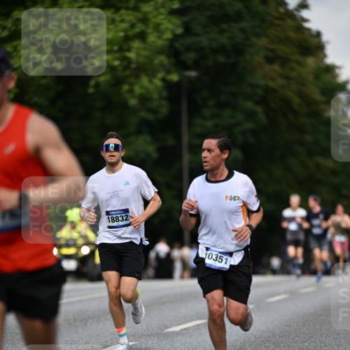 29.06.2025 - hella hamburg halbmarathon Dr. Thomas Lammeyer http://msf.ph/oto/8178828 29.06.2025 09:46:59 Kennedybrücke 1953, 2075, 2180, 2203, 2483, 3189, 3379, 8318, 8376, 9804, 10351 meine-sportfotos.de