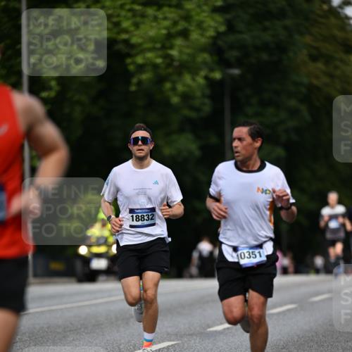 29.06.2025 - hella hamburg halbmarathon Dr. Thomas Lammeyer http://msf.ph/oto/8178865 29.06.2025 09:47:00 Kennedybrücke 1953, 2075, 2180, 2203, 2483, 3189, 3379, 8318, 8376, 9804, 10351, 11150 meine-sportfotos.de
