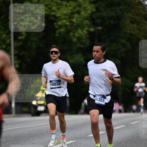29.06.2025 - hella hamburg halbmarathon Dr. Thomas Lammeyer http://msf.ph/oto/8178873 29.06.2025 09:47:00 Kennedybrücke 1953, 2075, 2180, 2203, 2483, 3189, 3379, 8318, 8376, 9804, 10351, 11150 meine-sportfotos.de