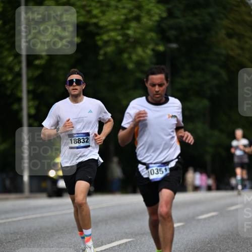29.06.2025 - hella hamburg halbmarathon Dr. Thomas Lammeyer http://msf.ph/oto/8178889 29.06.2025 09:47:00 Kennedybrücke 1953, 2075, 2180, 2203, 2483, 3189, 3379, 8318, 8376, 9804, 10351, 11150 meine-sportfotos.de