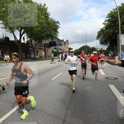 29.06.2025 - hella hamburg halbmarathon Yannick Fuchs http://msf.ph/oto/8178912 29.06.2025 10:42:35 20KM 1086, 1320, 1537, 1884, 1914, 2442, 3213, 3747, 4324, 4711, 5362, 6081, 6377, 6923, 7367, 8216, 8916, 9482, 9538, 9638, 10000, 11467, 12149, 12549, 12747, 12840, 13570, 13614, 14192, 14797, 14814, 14990, 15309, 15573, 15590, 15629, 15735, 15917, 15981, 16094, 16149, 16269, 16414, 16766, 17007, 17127, 18206, 18251, 18476, 18790, 18923, 19198 meine-sportfotos.de